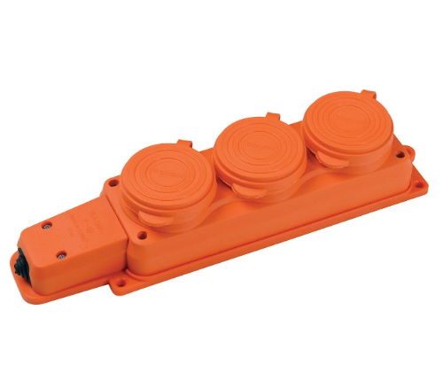1*16 A Earthed 3 Gang Group Socket
